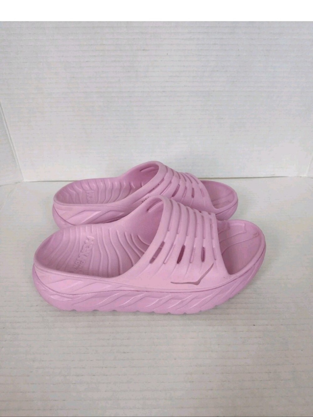 Hoka Women's Ora Recovery Slide Sandals Womens size 6 Pink Slip on